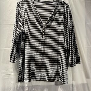 Rafaella Weekend 2X V-Neck Black And White Striped 3/4 Sleeve Top Button Deco
